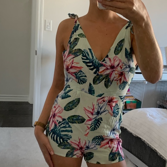 Forever 21 romper - Picture 2 of 6